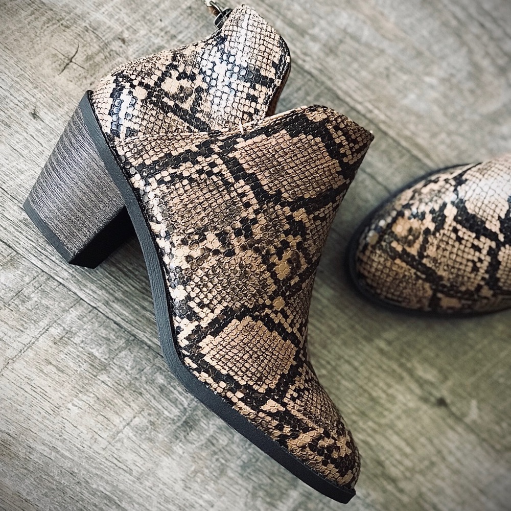 Mata Boho Python Snake Animal Print Heeled Bootie - Picture 7 of 9